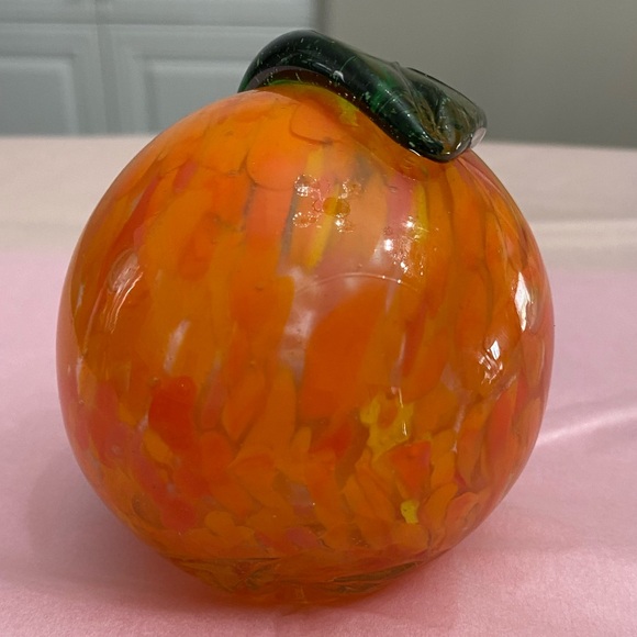 VTG MURANO-STYLE ART GLASS PEACH WITH A GREEN LEAF Paper weight - Picture 5 of 13